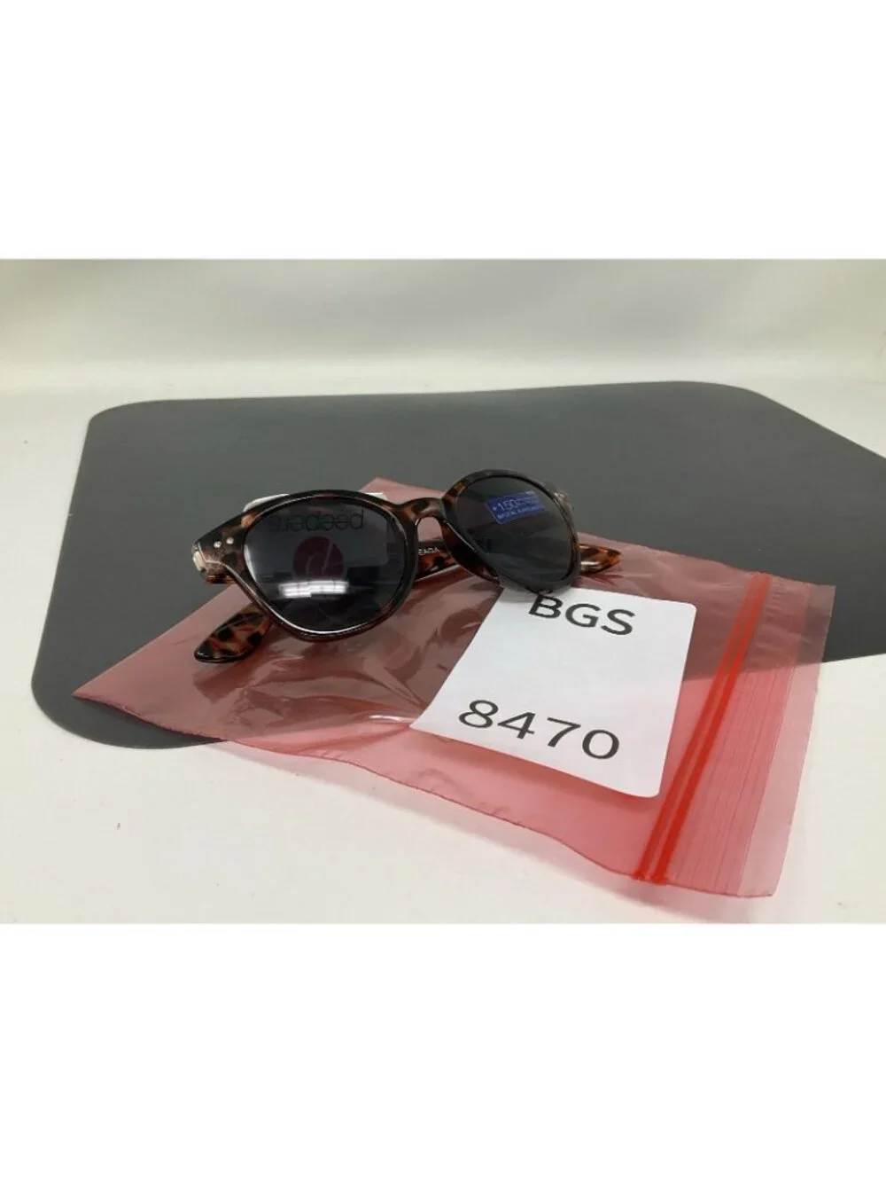 Peepers frame very